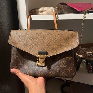 Louis Vuitton pochette metis reverse